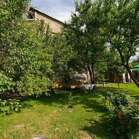 Guest House On Maksimova 9 Almaty Exterior foto